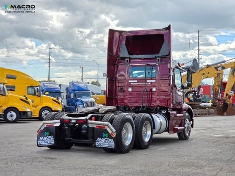 Vehicle photo thumbnail 6