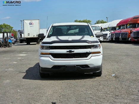 Vehicle photo thumbnail 2