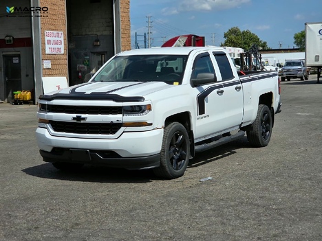 Vehicle photo thumbnail 3