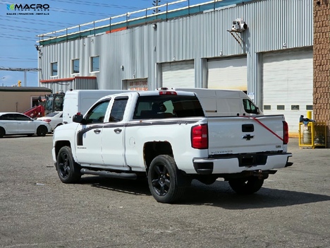Vehicle photo thumbnail 4