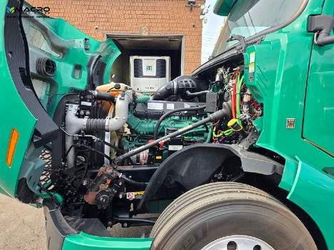 Vehicle photo thumbnail 10