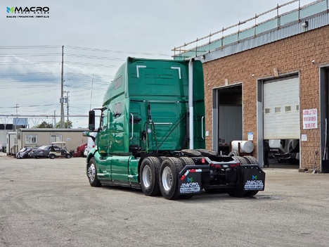 Vehicle photo thumbnail 4