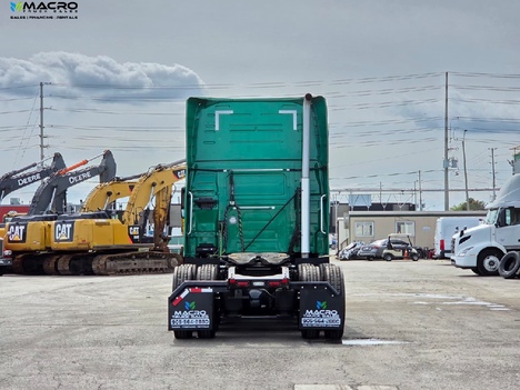 Vehicle photo thumbnail 5
