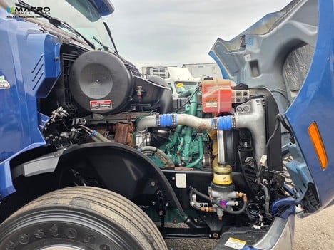 Vehicle photo thumbnail 10