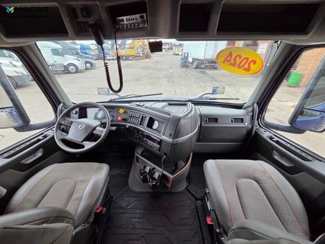 Vehicle photo thumbnail 11