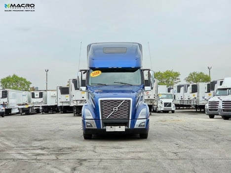 Vehicle photo thumbnail 2