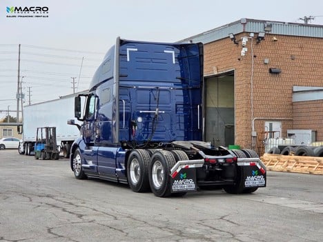Vehicle photo thumbnail 4