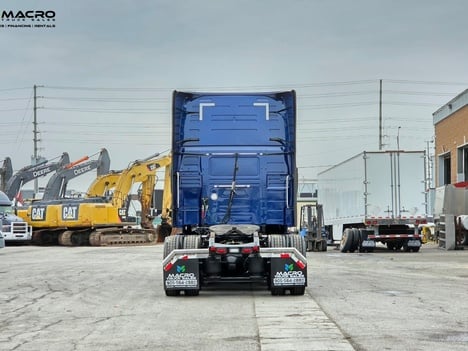 Vehicle photo thumbnail 5