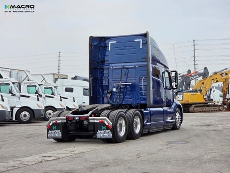 Vehicle photo thumbnail 6