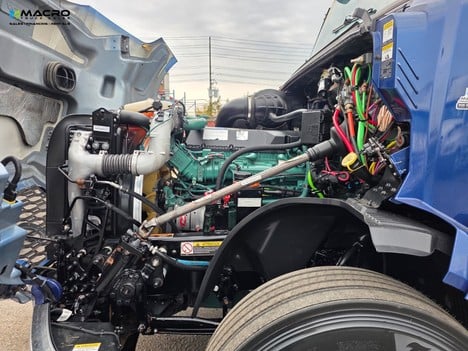 Vehicle photo thumbnail 9