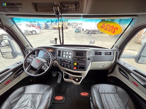 Vehicle photo thumbnail 11