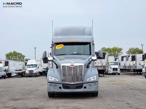 Vehicle photo thumbnail 2