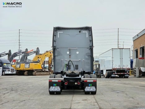 Vehicle photo thumbnail 5