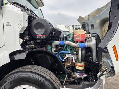 Vehicle photo thumbnail 10