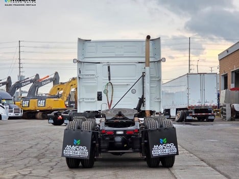 Vehicle photo thumbnail 5
