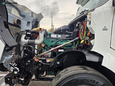 Vehicle photo thumbnail 10