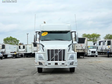 Vehicle photo thumbnail 2