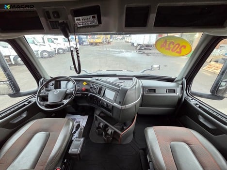 Vehicle photo thumbnail 11