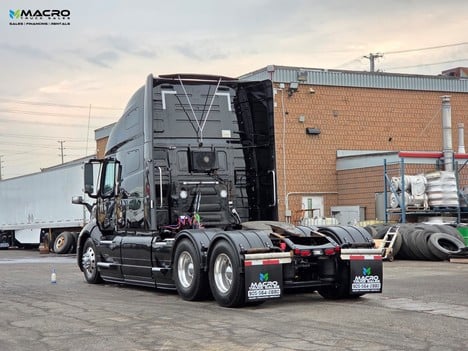 Vehicle photo thumbnail 4
