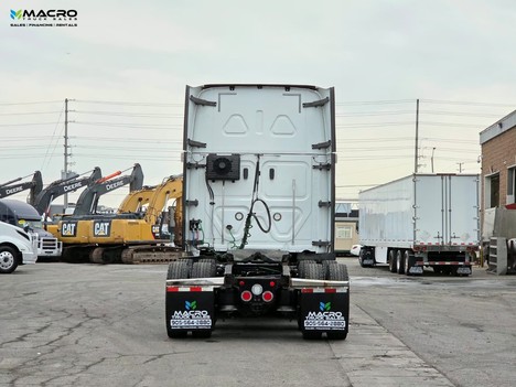 Vehicle photo thumbnail 5