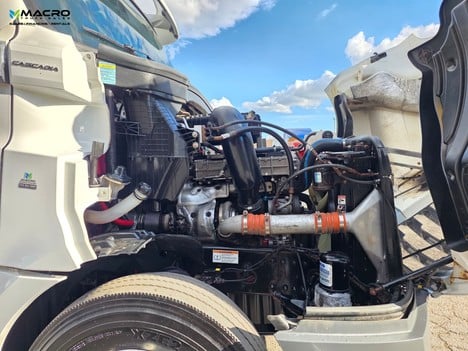 Vehicle photo thumbnail 10