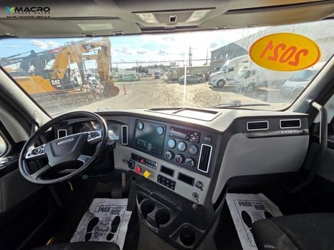 Vehicle photo thumbnail 11