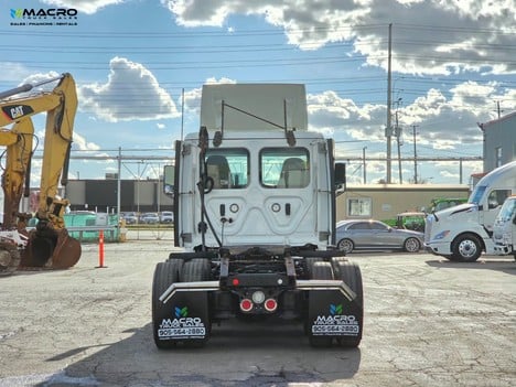 Vehicle photo thumbnail 5