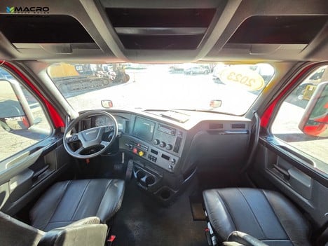 Vehicle photo thumbnail 11