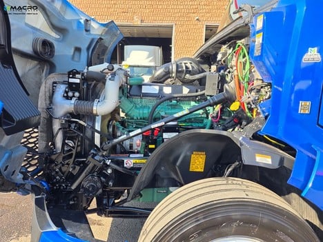 Vehicle photo thumbnail 10