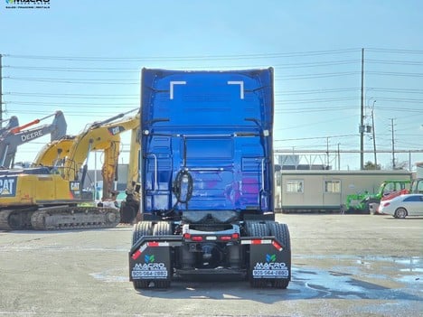 Vehicle photo thumbnail 5