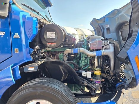 Vehicle photo thumbnail 9
