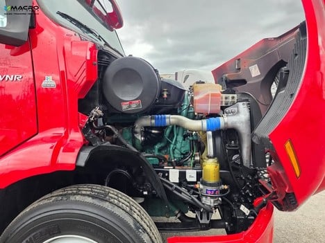Vehicle photo thumbnail 10