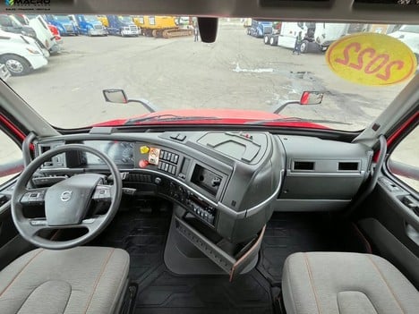Vehicle photo thumbnail 11