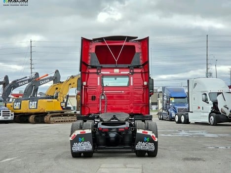 Vehicle photo thumbnail 5