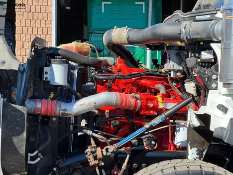 Vehicle photo thumbnail 10
