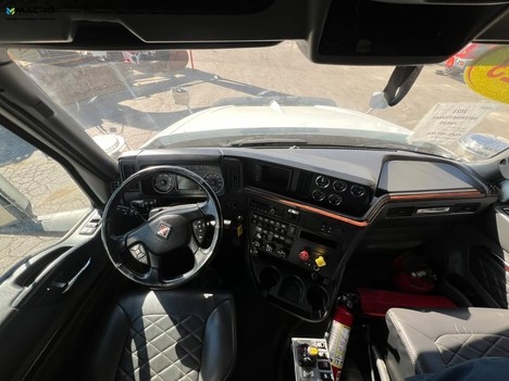 Vehicle photo thumbnail 13