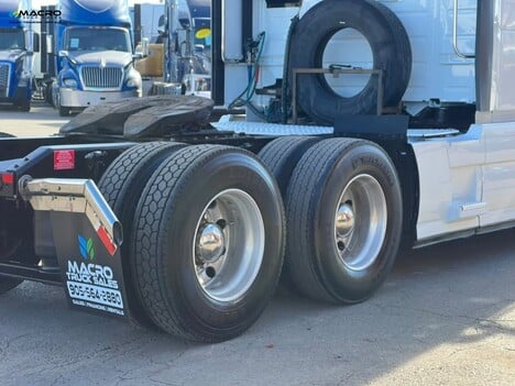 Vehicle photo thumbnail 6