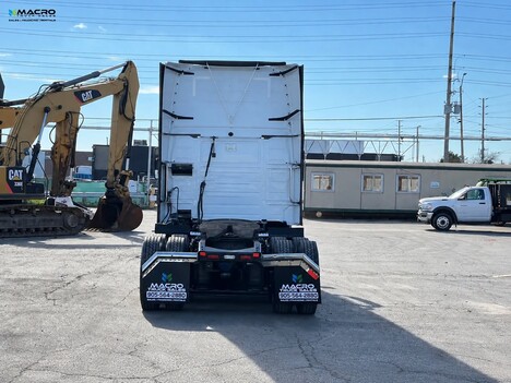Vehicle photo thumbnail 5