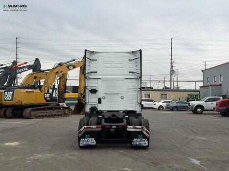 Vehicle photo thumbnail 5