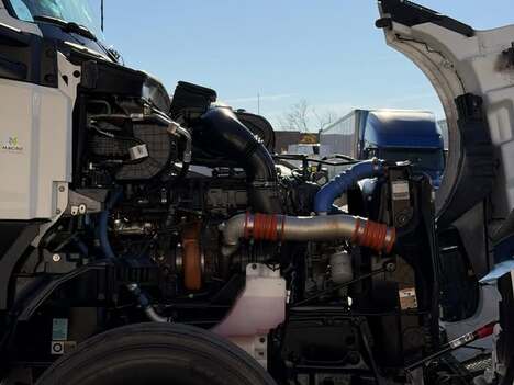 Vehicle photo thumbnail 10