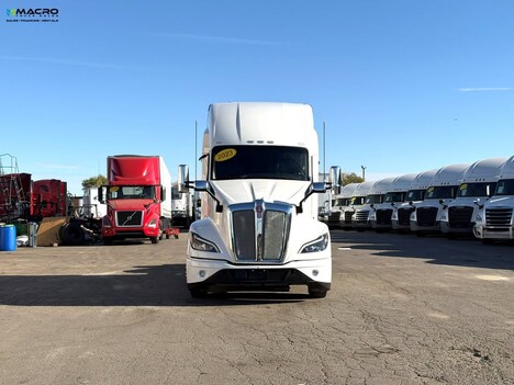 Vehicle photo thumbnail 2