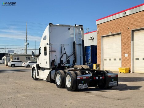 Vehicle photo thumbnail 4