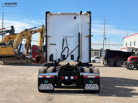 Vehicle photo thumbnail 5