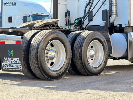 Vehicle photo thumbnail 7