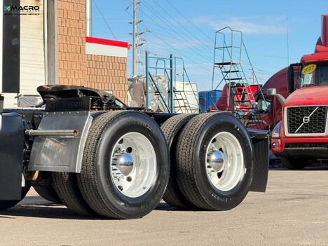 Vehicle photo thumbnail 8