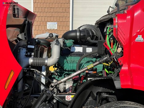 Vehicle photo thumbnail 10