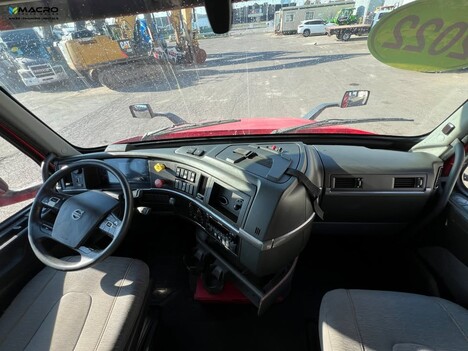 Vehicle photo thumbnail 11