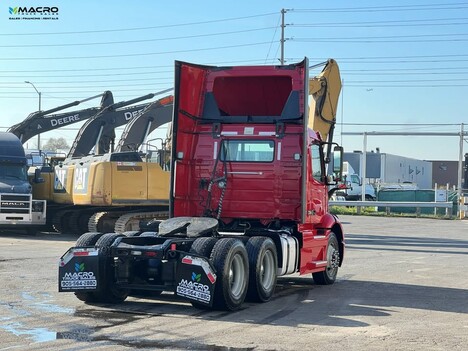 Vehicle photo thumbnail 6