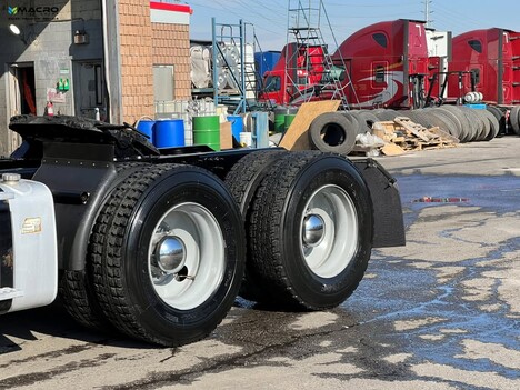Vehicle photo thumbnail 10