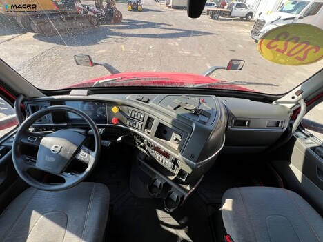 Vehicle photo thumbnail 11